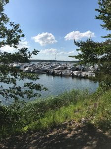 Picture of the bay in Helsinki with a collection of boats on the water 